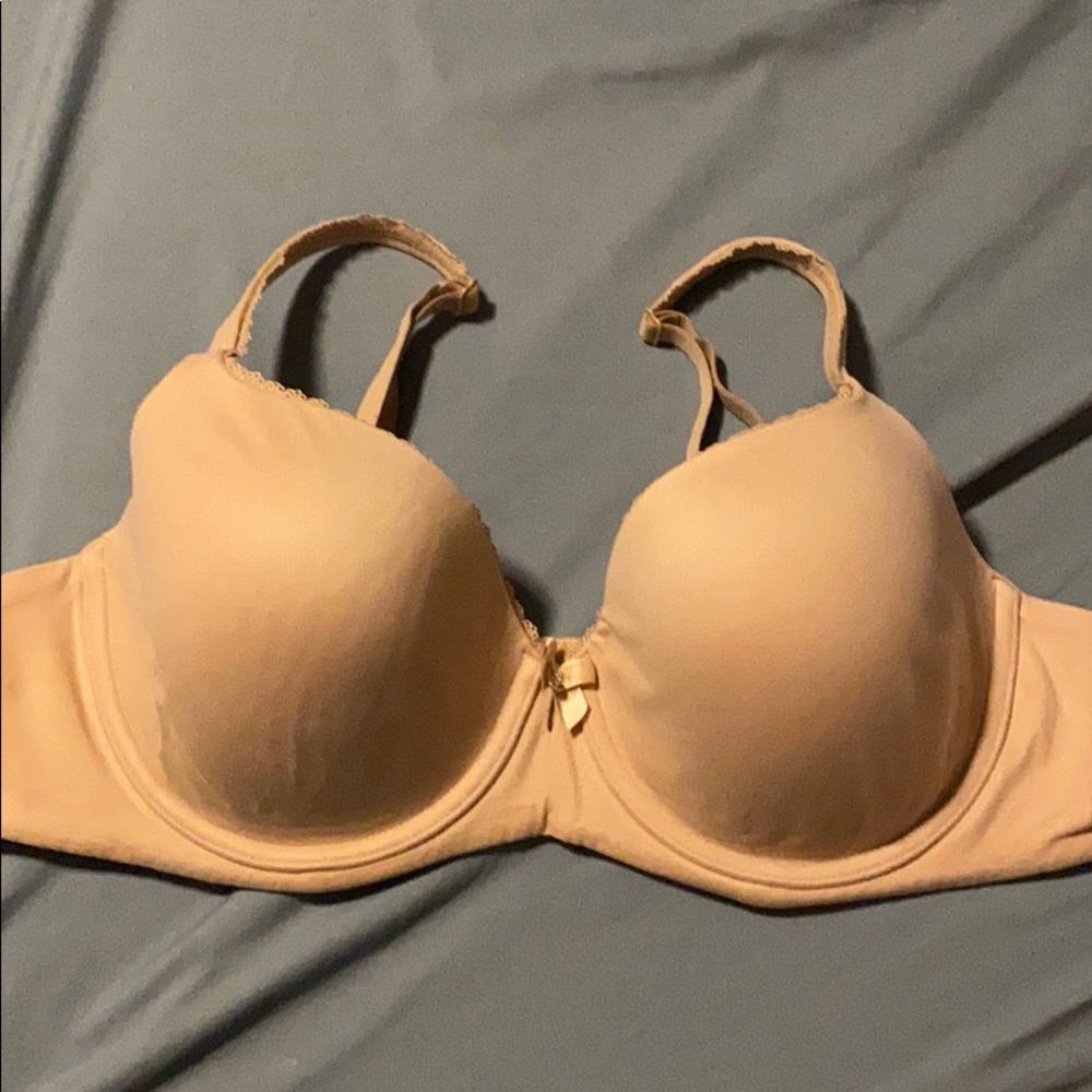 Victoria’s Secret Body By Victoria Lined Demi Bra